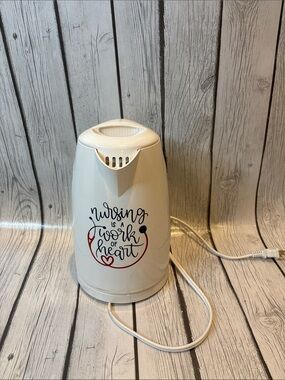 White 'Nursing is a Work of Heart' hot water electric kettle
